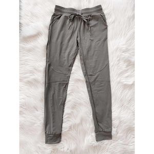 BuffBunny Jasmine Jogger Stretch Gray Size Small EUC